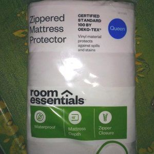 Room Essentials Queen Zippered Mattress Protector *NEW*